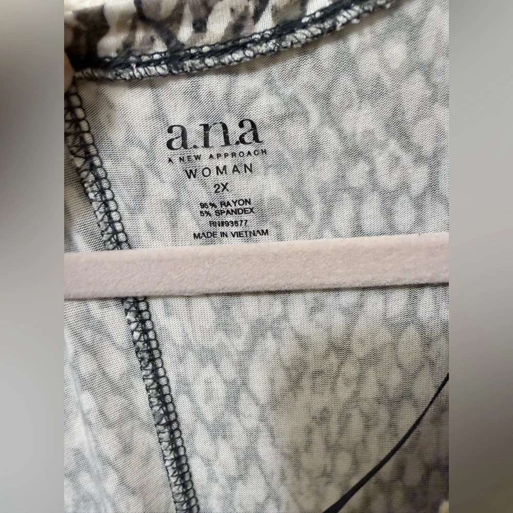 ana A New Approach Shark Bite Tunic Top in Size 2X - Picture 3 of 3